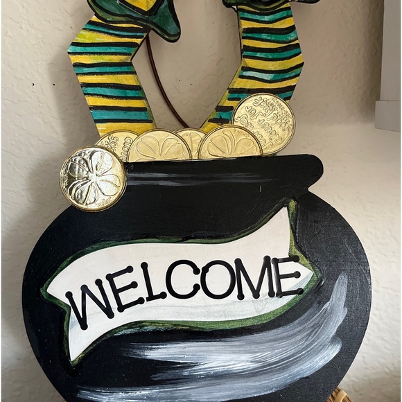 HANDPAINTED LEPRECHAN WELCOME  DOOR SIGN, decor - Picture 1 of 2